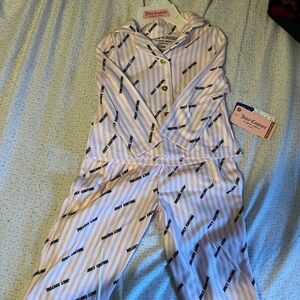 Juicy Couture Pink and White Lounge Set
